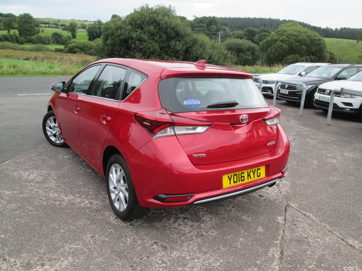 Toyota Auris Hatchback, Diesel, 2016, Red