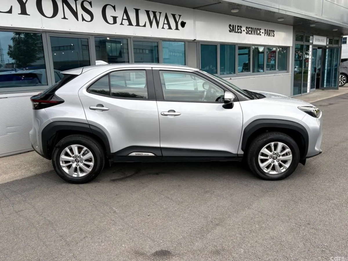 Toyota Yaris Cross Hatchback, Petrol Hybrid, 2024, Grey