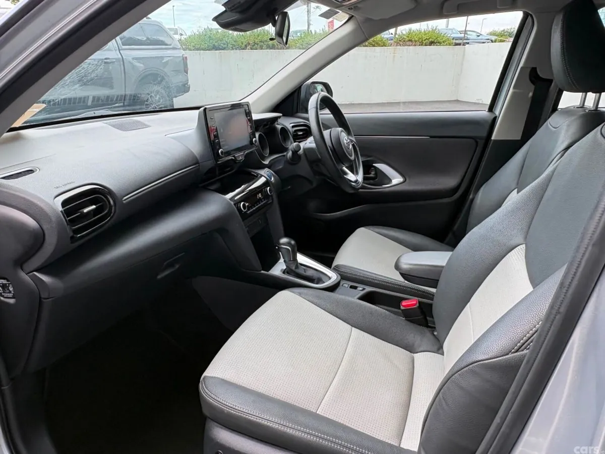 Toyota Yaris Cross Hatchback, Petrol Hybrid, 2024, Grey
