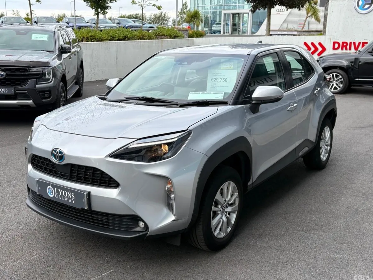 Toyota Yaris Cross Hatchback, Petrol Hybrid, 2024, Grey