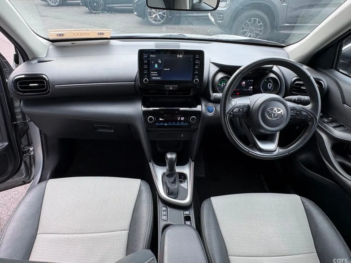 Toyota Yaris Cross Hatchback, Petrol Hybrid, 2024, Grey