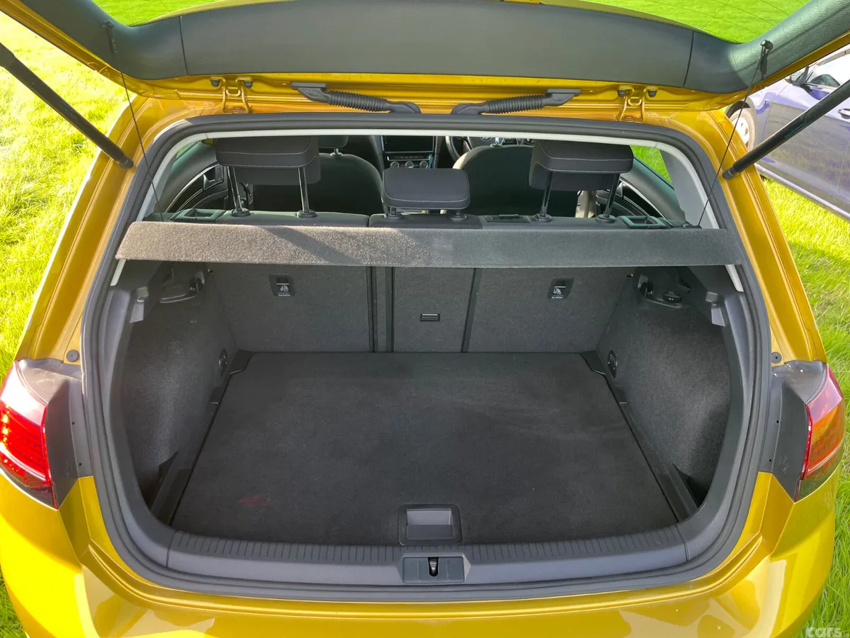Volkswagen Golf Hatchback, Petrol, 2018, Yellow