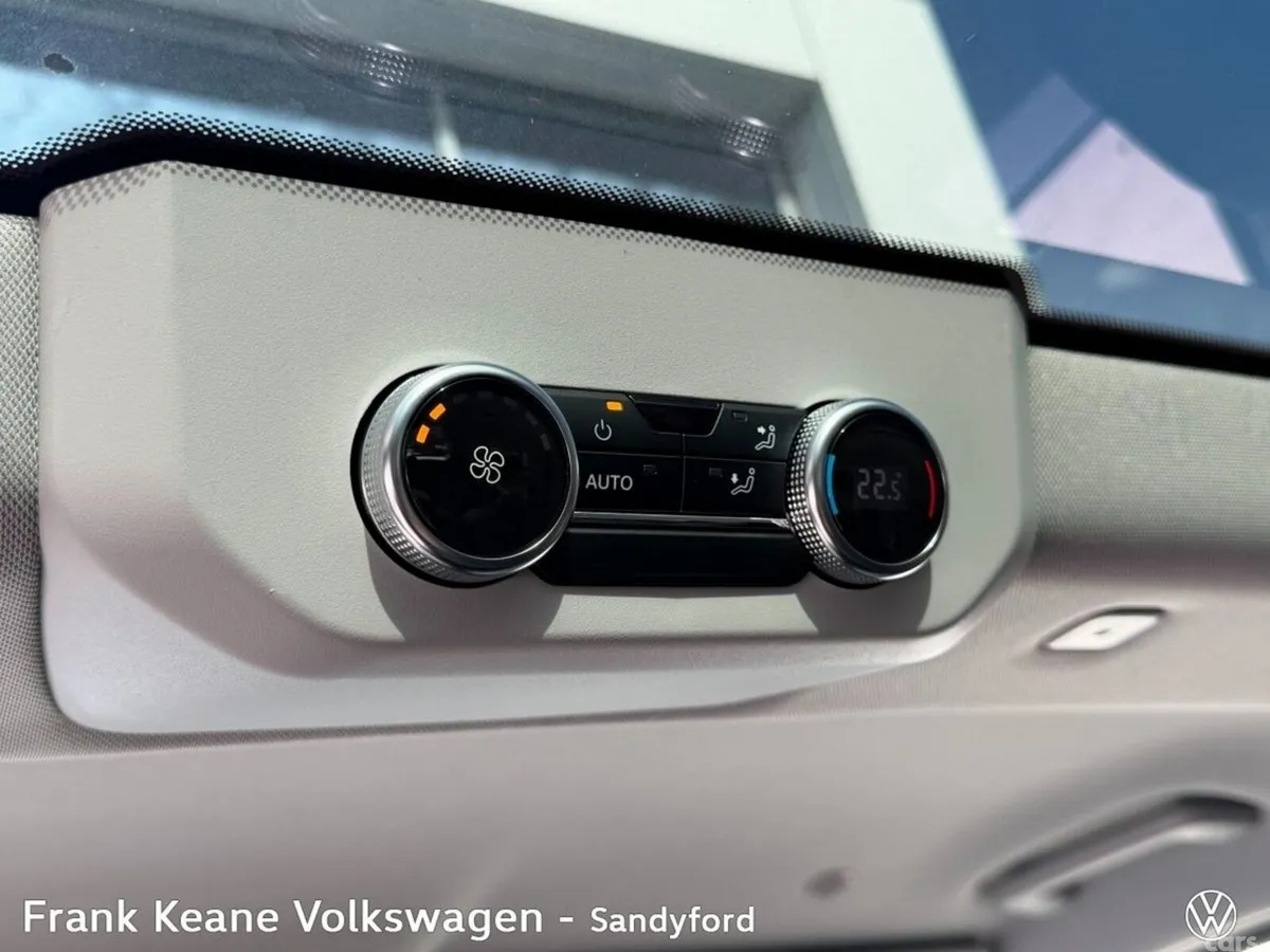 Volkswagen Caravelle MPV, Petrol Plug-in Hybrid, 2026, Black