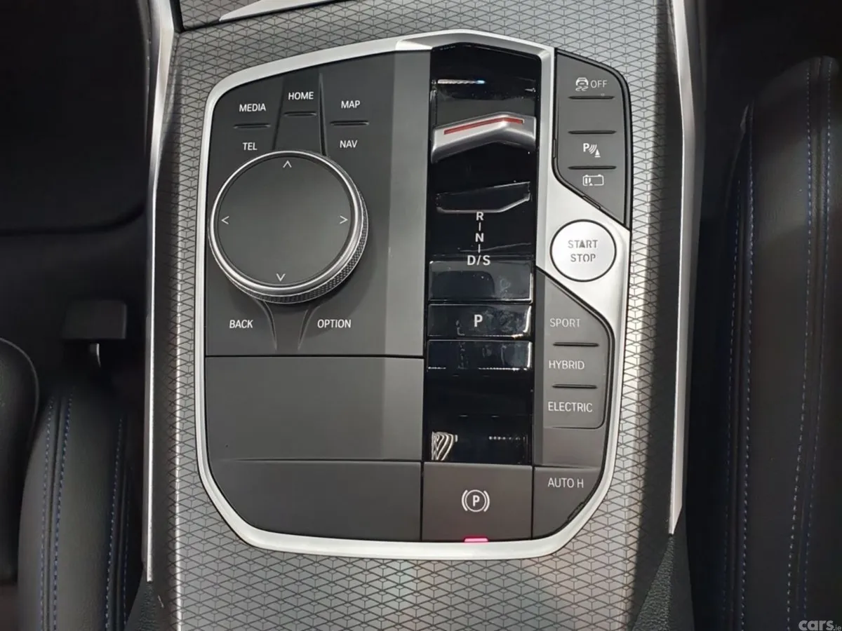 BMW 3-Series Estate, Petrol Plug-in Hybrid, 2023, Blue
