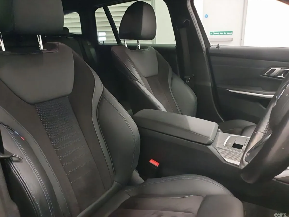 BMW 3-Series Estate, Petrol Plug-in Hybrid, 2023, Blue