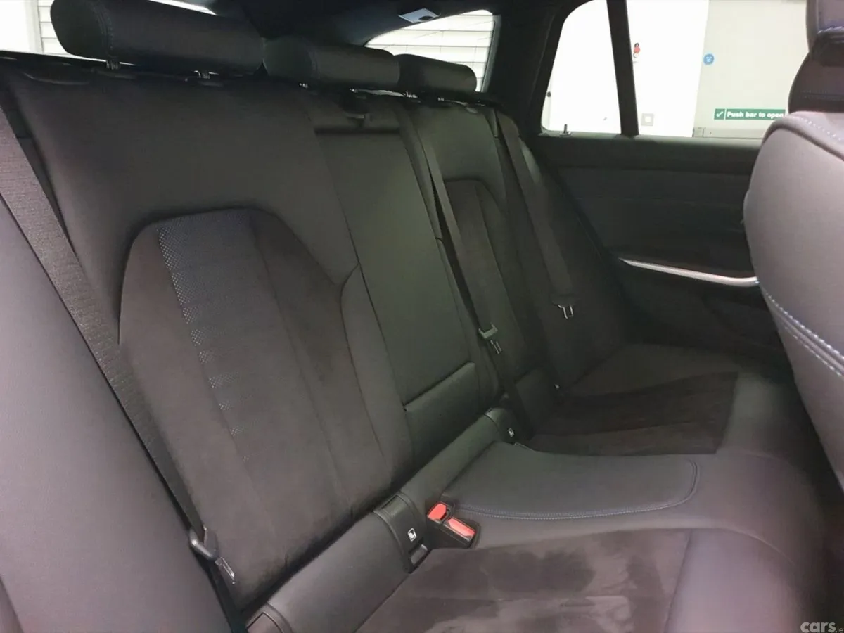 BMW 3-Series Estate, Petrol Plug-in Hybrid, 2023, Blue