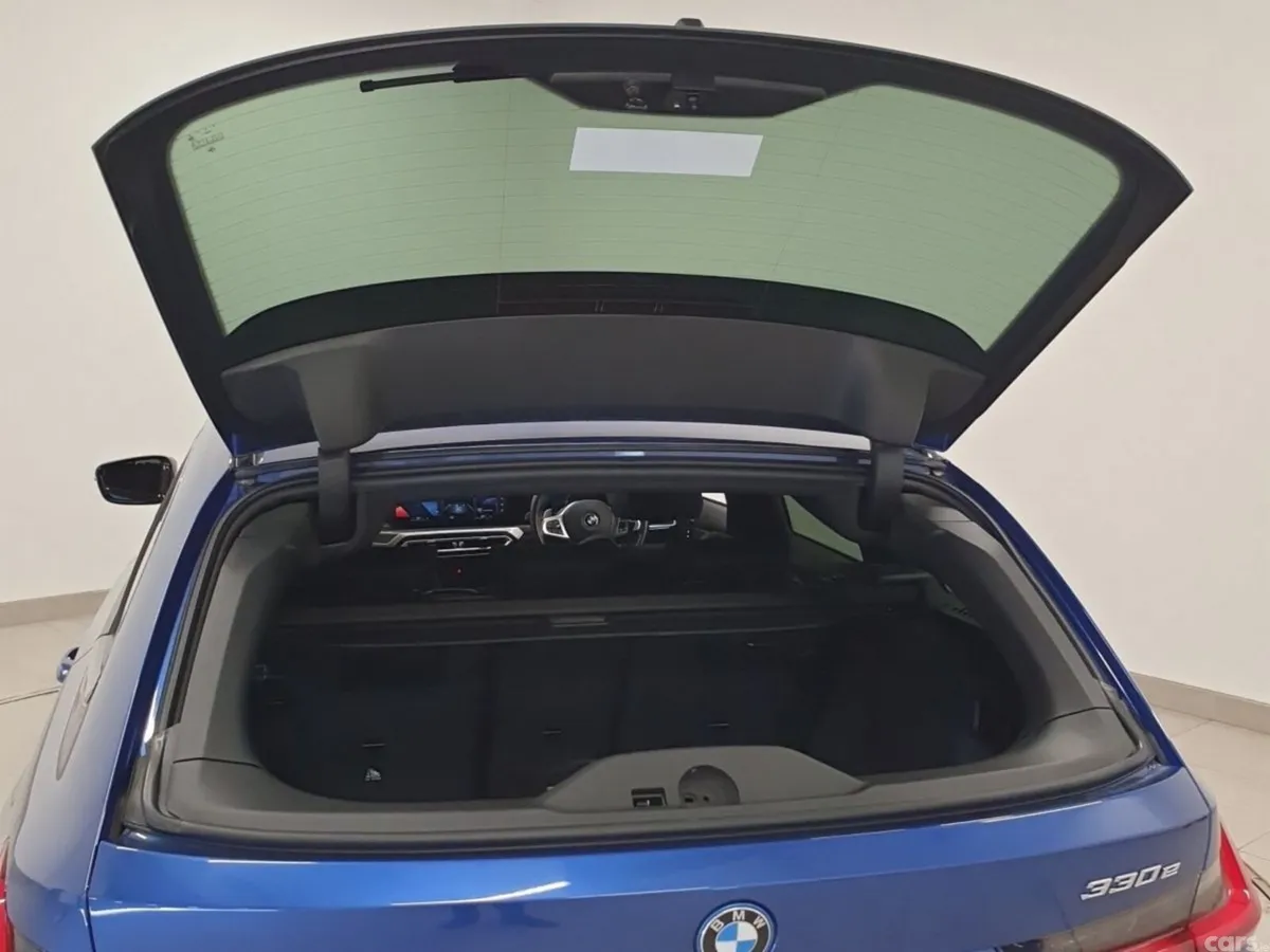 BMW 3-Series Estate, Petrol Plug-in Hybrid, 2023, Blue