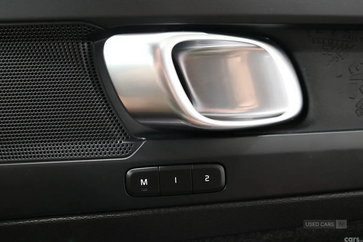 Volvo XC40 SUV, Electric, 2023, Grey