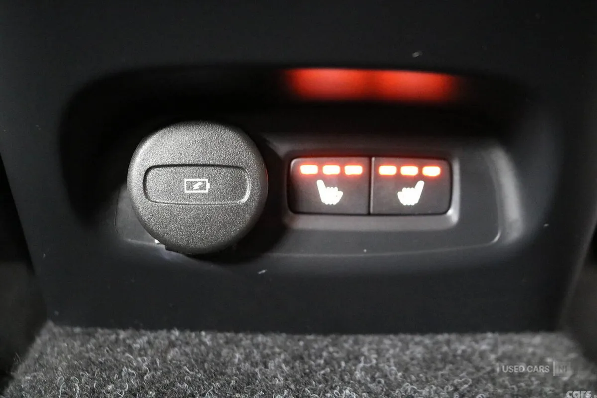 Volvo XC40 SUV, Electric, 2023, Grey