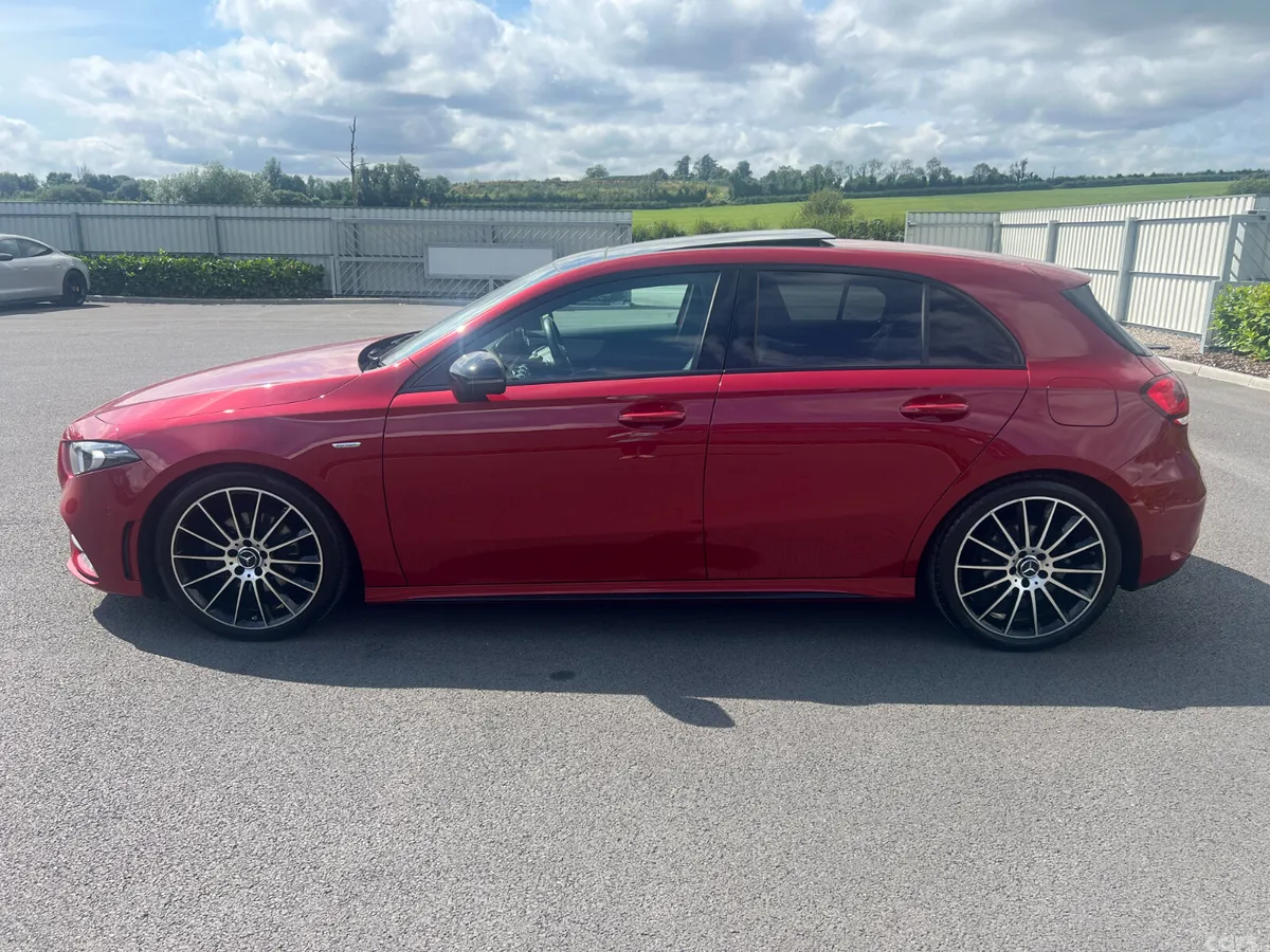 Mercedes-Benz 200 Hatchback, Diesel, 2021, Red