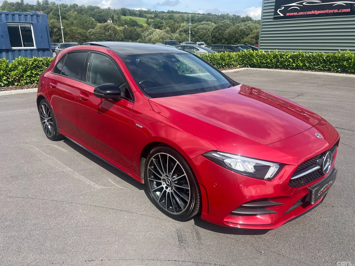Mercedes-Benz 200 Hatchback, Diesel, 2021, Red
