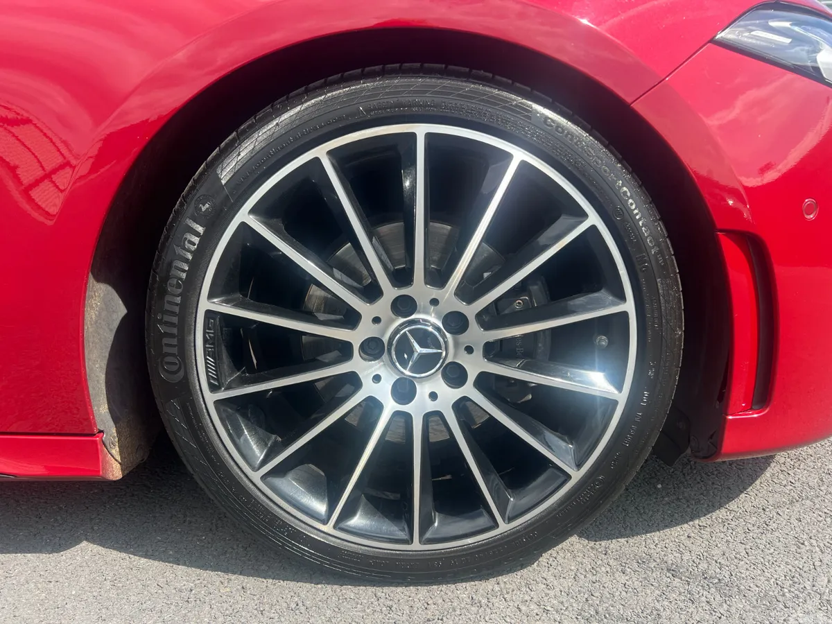 Mercedes-Benz 200 Hatchback, Diesel, 2021, Red