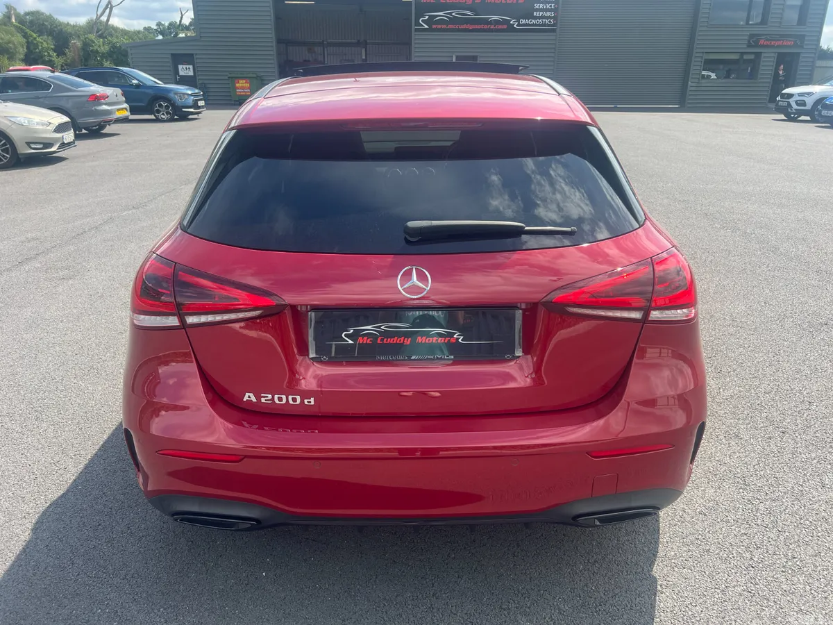 Mercedes-Benz 200 Hatchback, Diesel, 2021, Red