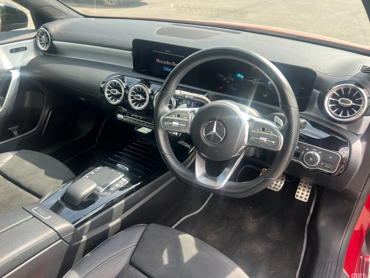 Mercedes-Benz 200 Hatchback, Diesel, 2021, Red