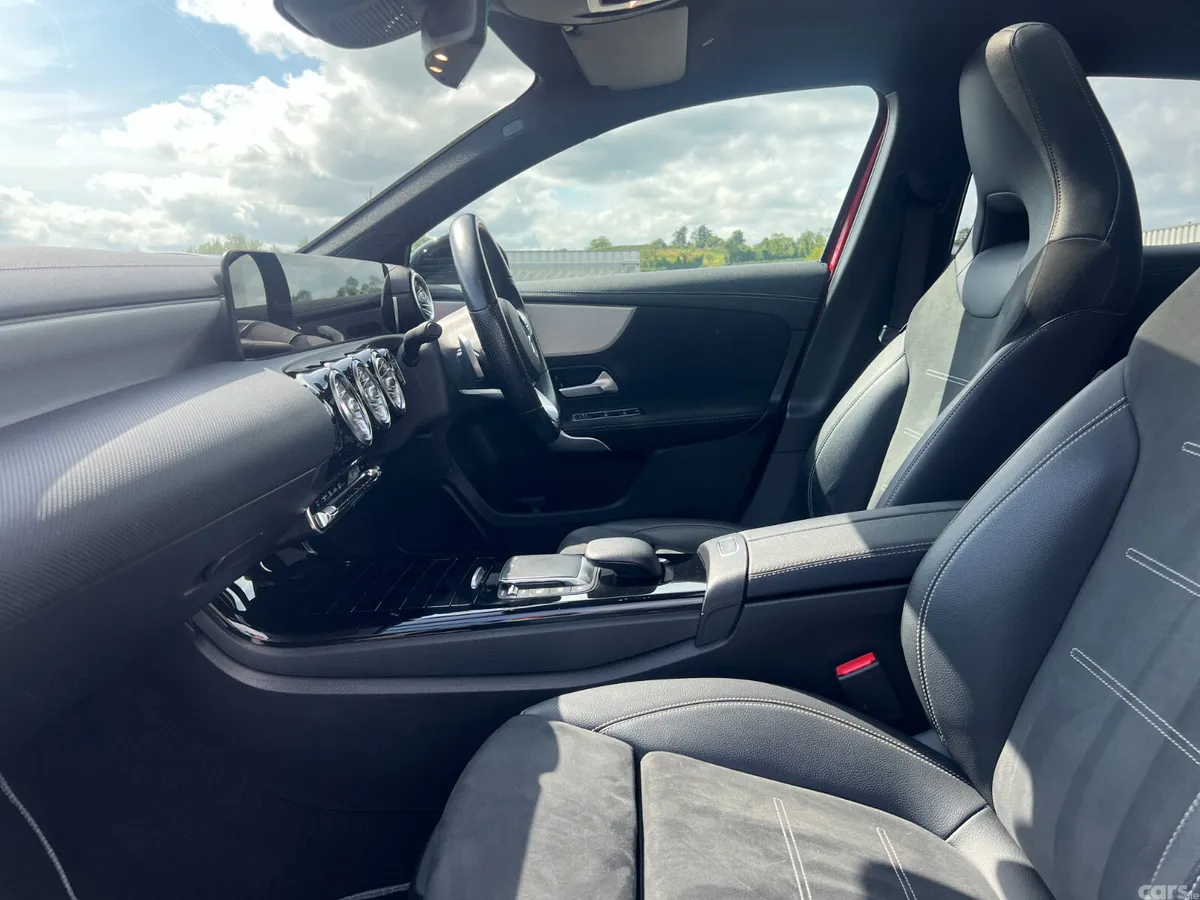 Mercedes-Benz 200 Hatchback, Diesel, 2021, Red