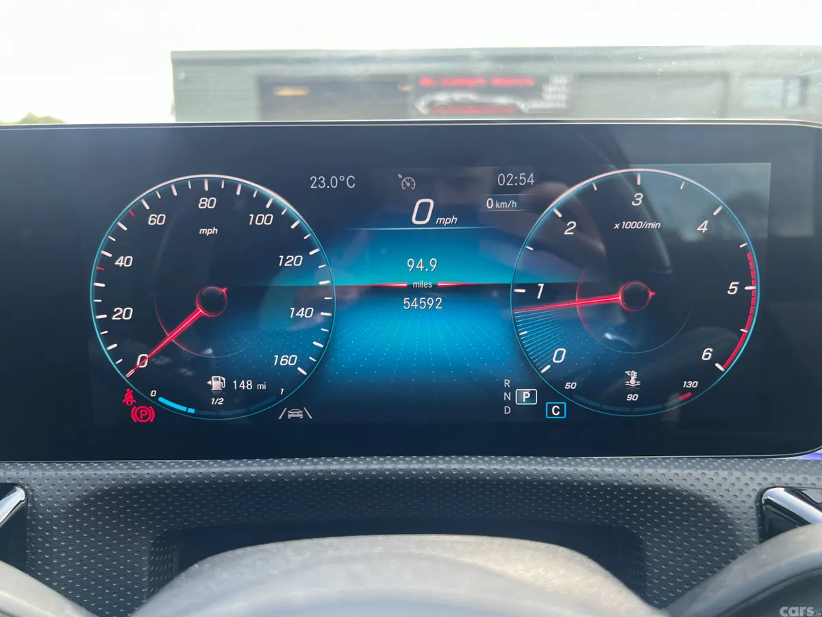 Mercedes-Benz 200 Hatchback, Diesel, 2021, Red