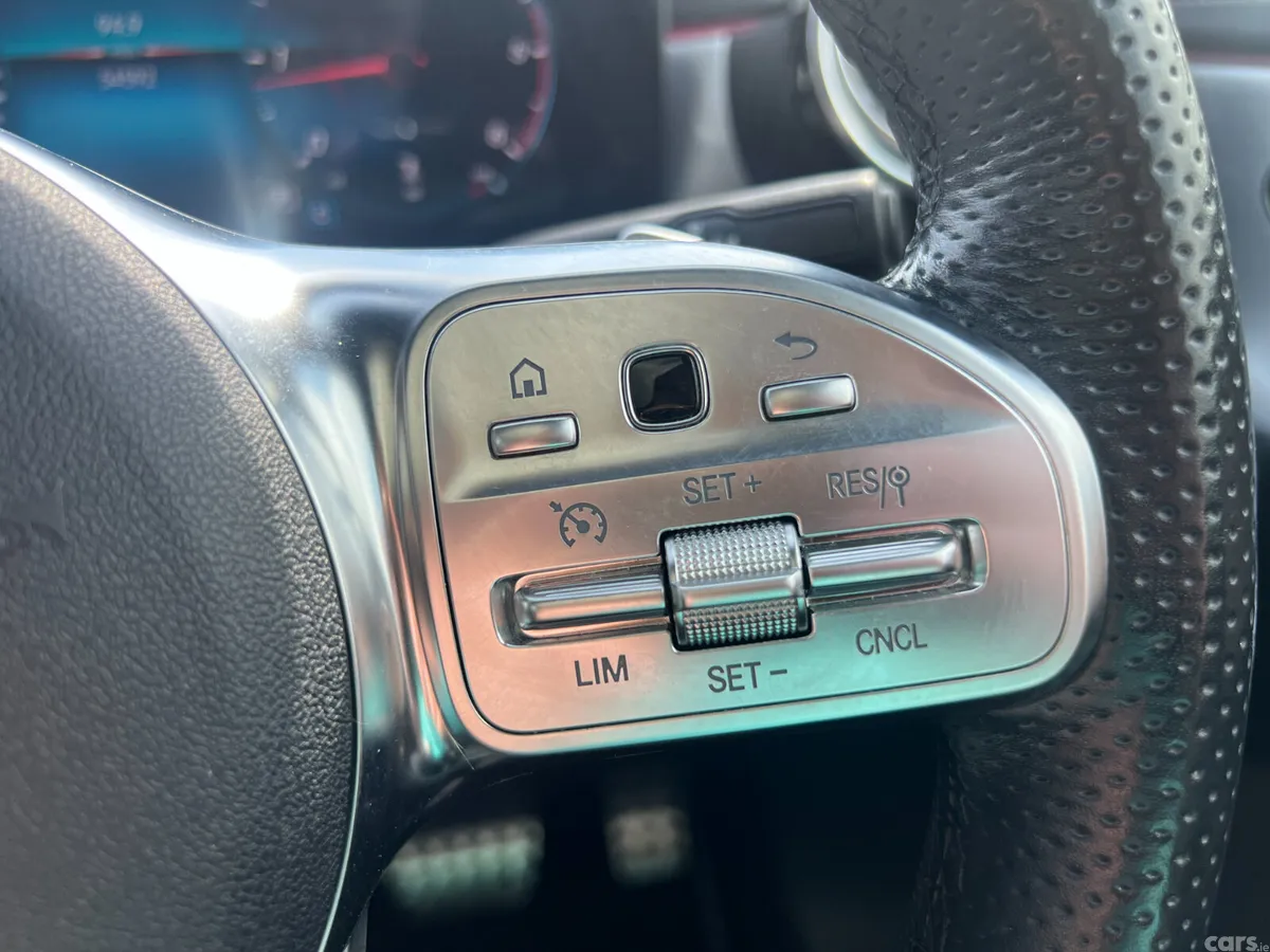 Mercedes-Benz 200 Hatchback, Diesel, 2021, Red