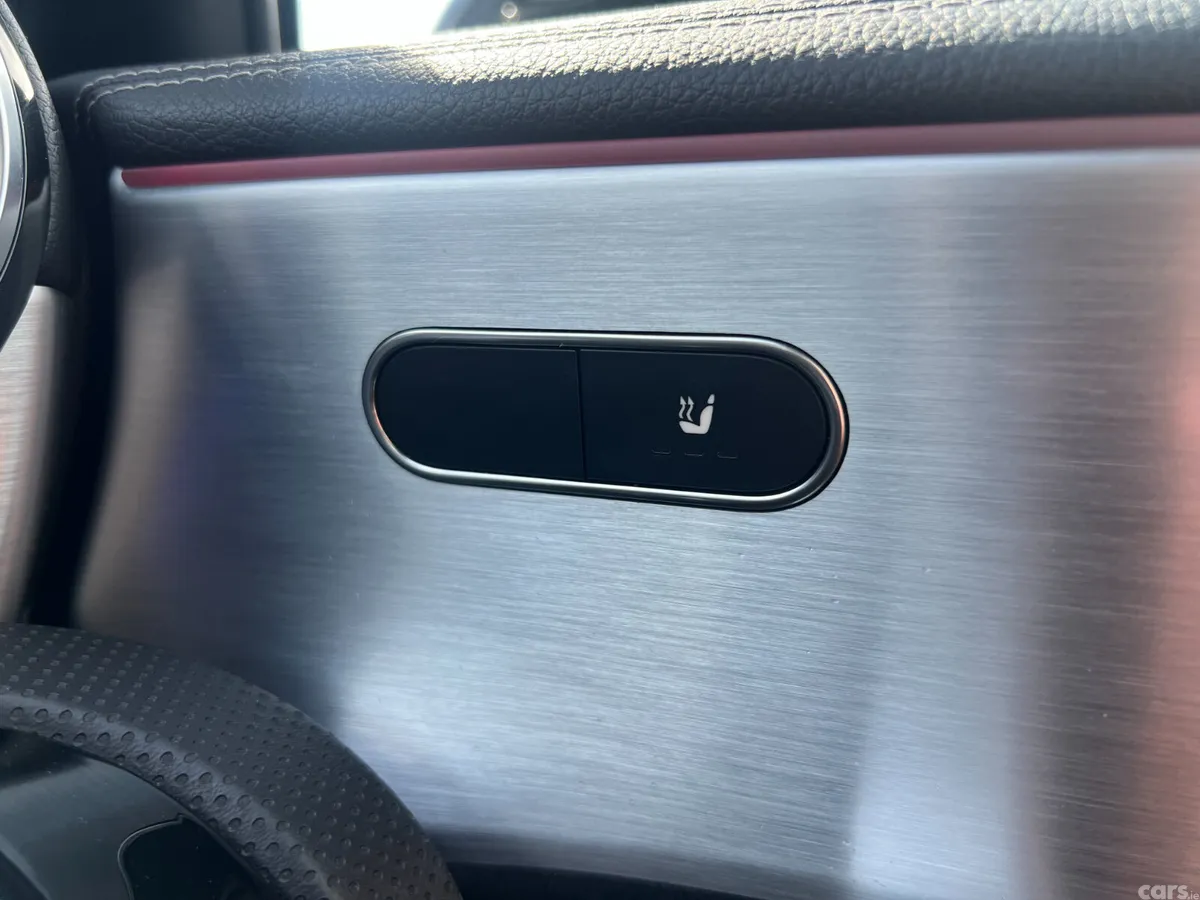 Mercedes-Benz 200 Hatchback, Diesel, 2021, Red
