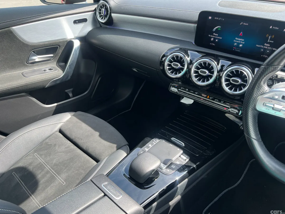 Mercedes-Benz 200 Hatchback, Diesel, 2021, Red