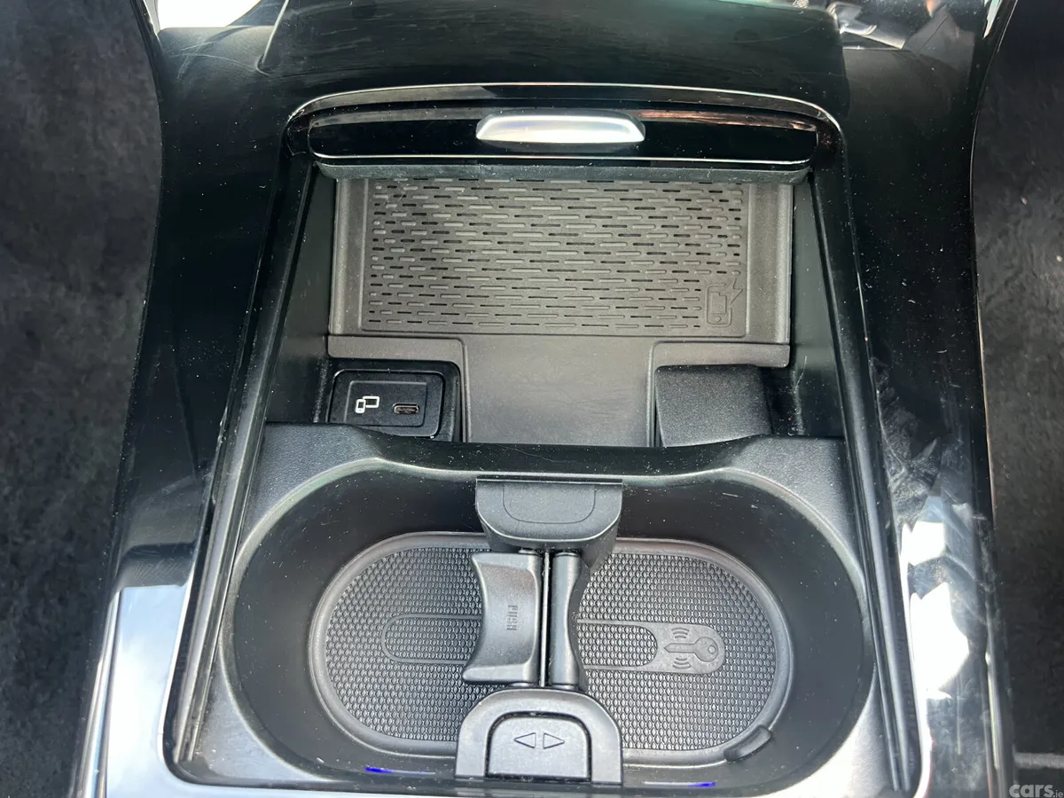 Mercedes-Benz 200 Hatchback, Diesel, 2021, Red