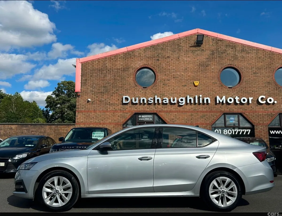 Skoda Octavia Saloon, Petrol, 2023, Grey