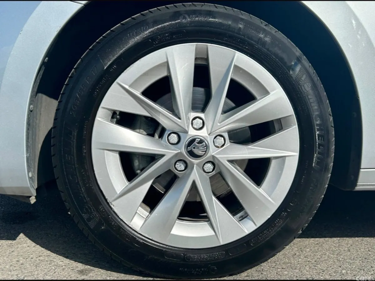 Skoda Octavia Saloon, Petrol, 2023, Grey