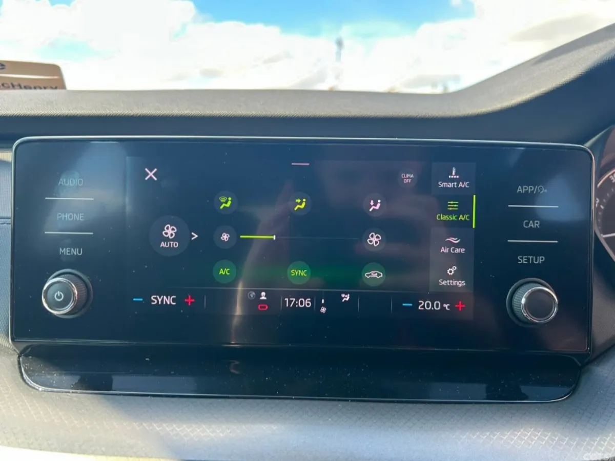 Skoda Octavia Saloon, Petrol, 2023, Grey