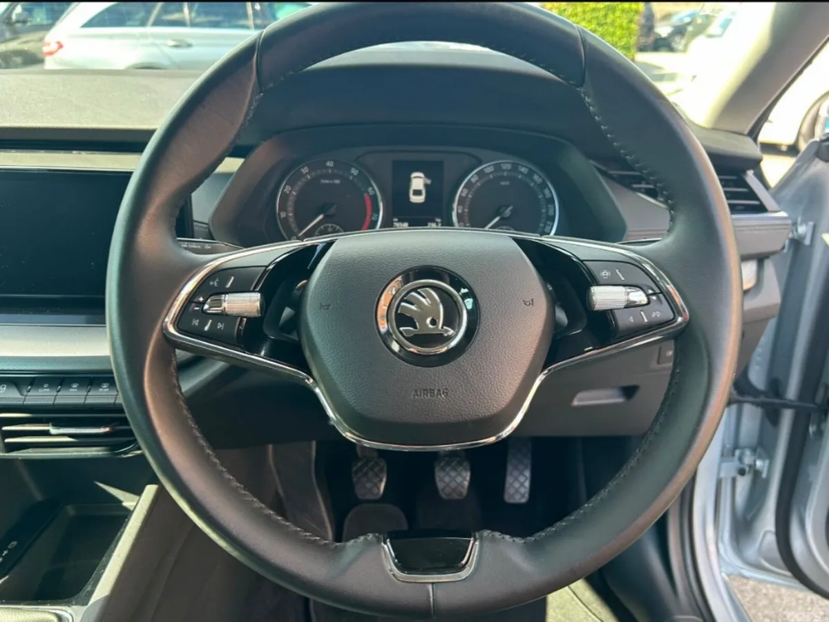 Skoda Octavia Saloon, Petrol, 2023, Grey