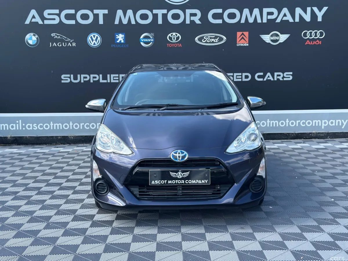 Toyota Aqua Hatchback, Petrol Hybrid, 2015, Purple