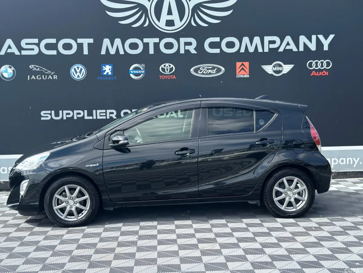 Toyota Aqua Hatchback, Petrol Hybrid, 2015, Black