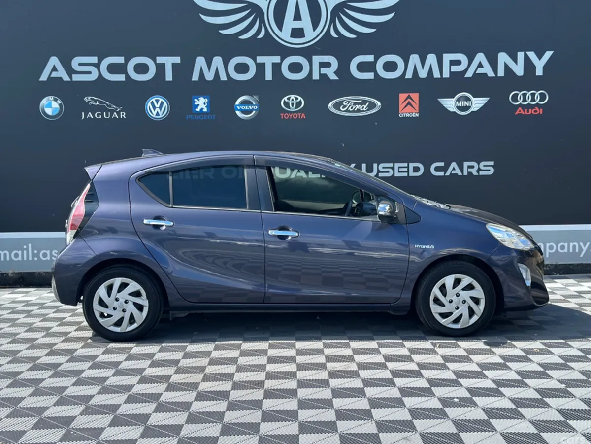 Toyota Aqua Hatchback, Petrol Hybrid, 2015, Purple