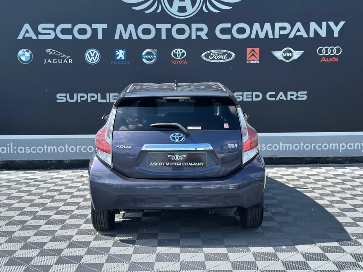 Toyota Aqua Hatchback, Petrol Hybrid, 2015, Purple