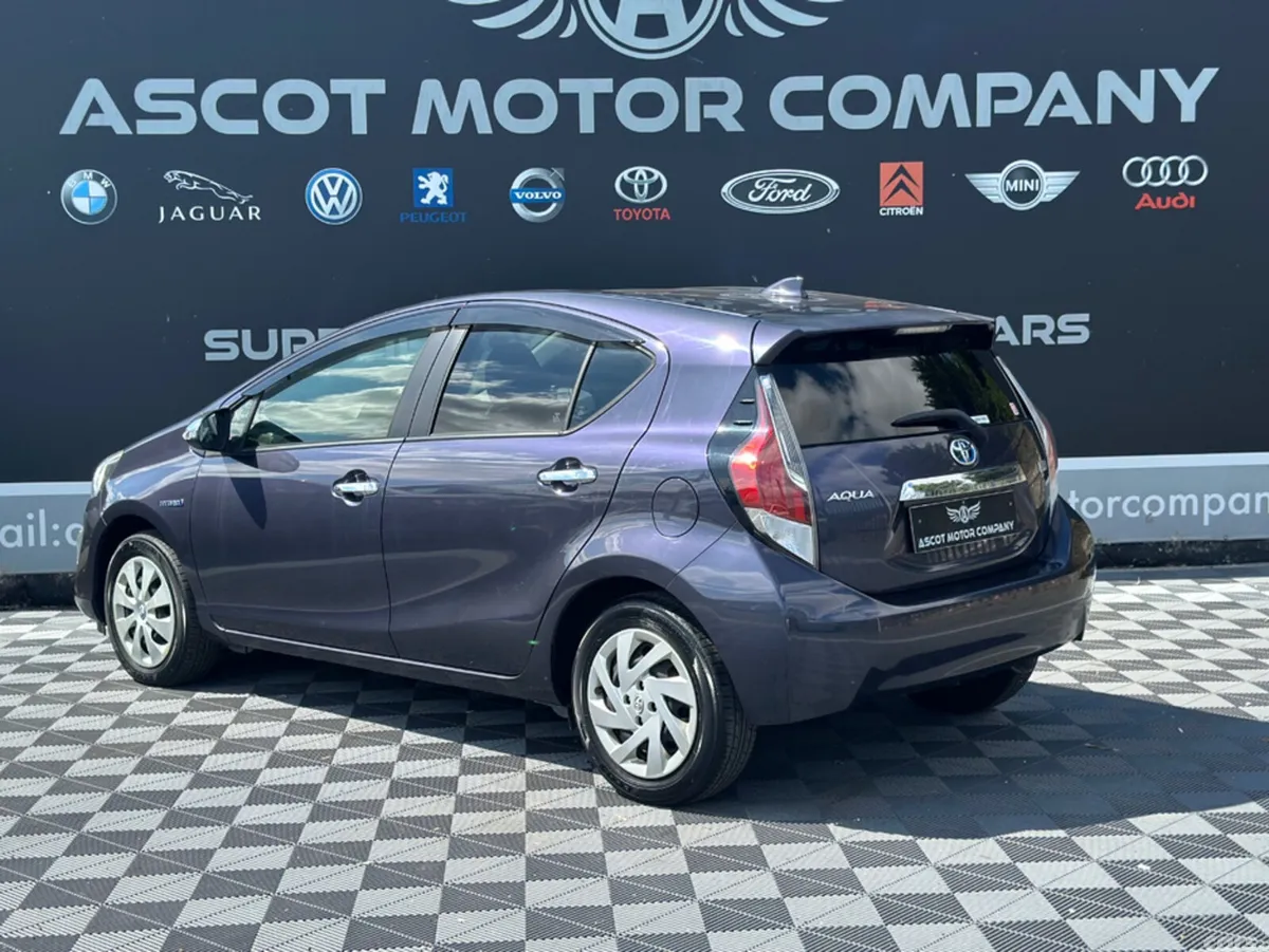 Toyota Aqua Hatchback, Petrol Hybrid, 2015, Purple
