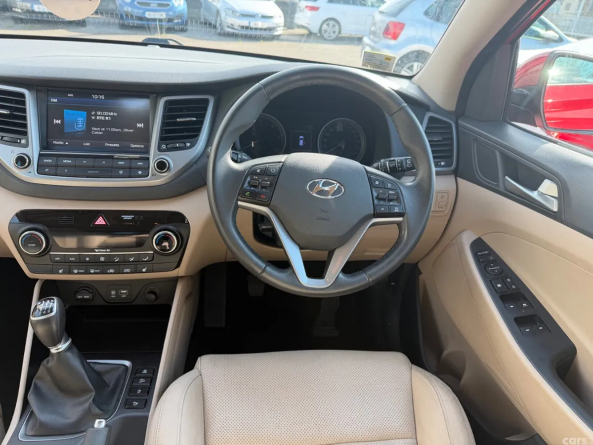 Hyundai Tucson MPV, Diesel, 2017, Red