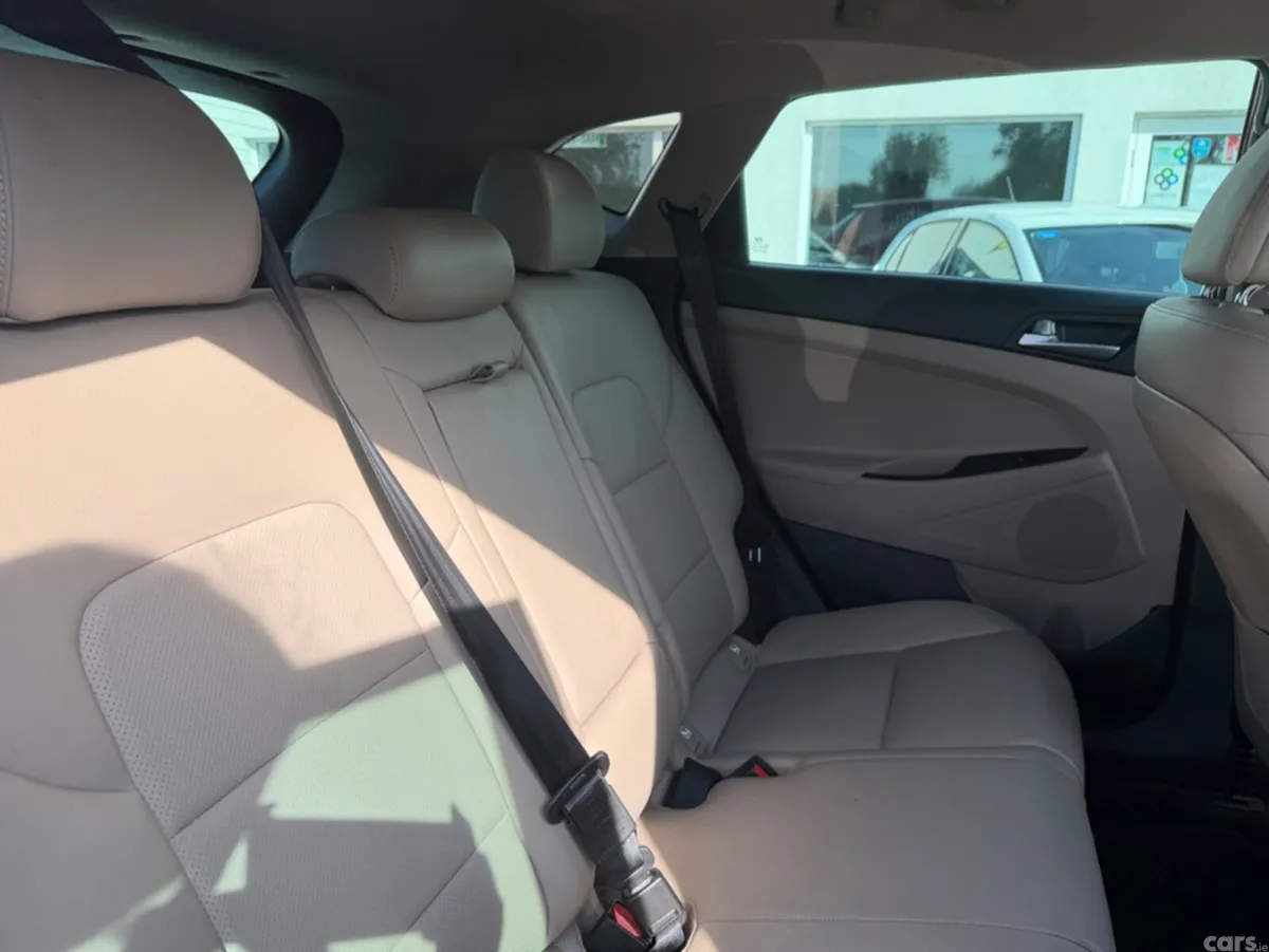 Hyundai Tucson MPV, Diesel, 2017, Red