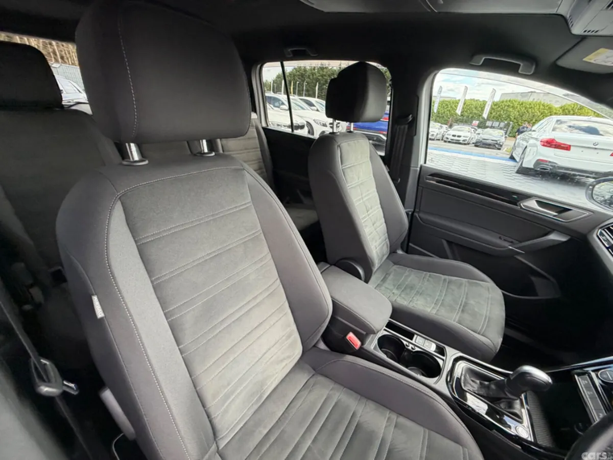 Volkswagen Touran MPV, Petrol, 2019, White