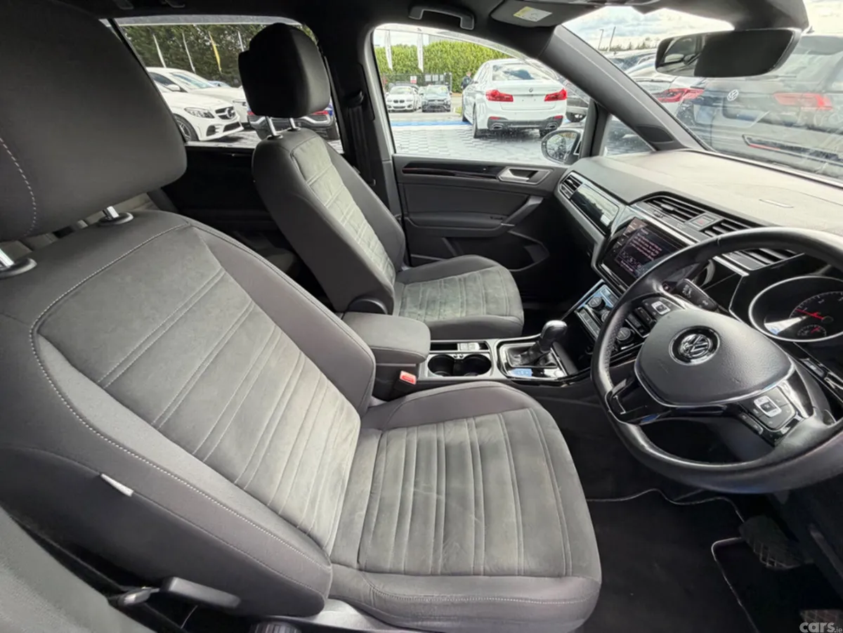 Volkswagen Touran MPV, Petrol, 2019, White