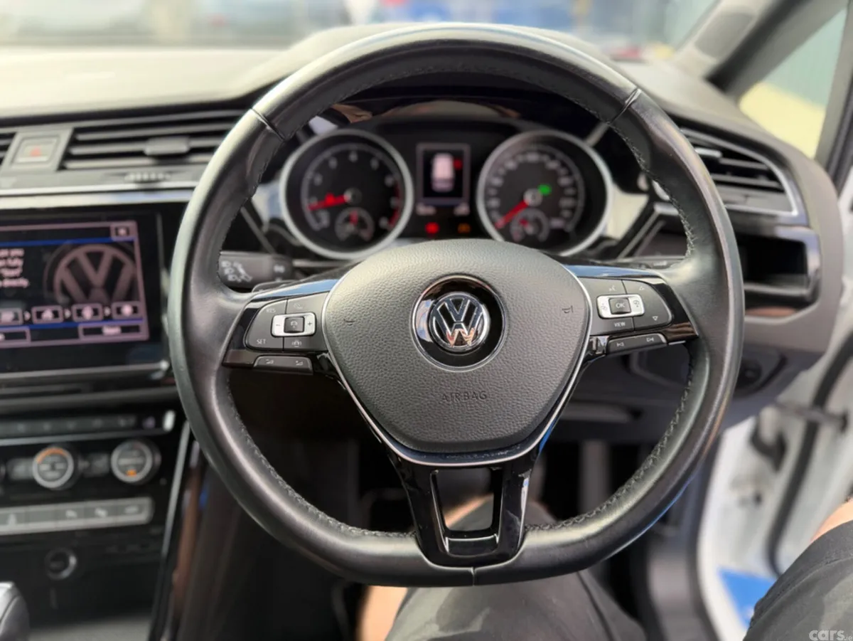Volkswagen Touran MPV, Petrol, 2019, White