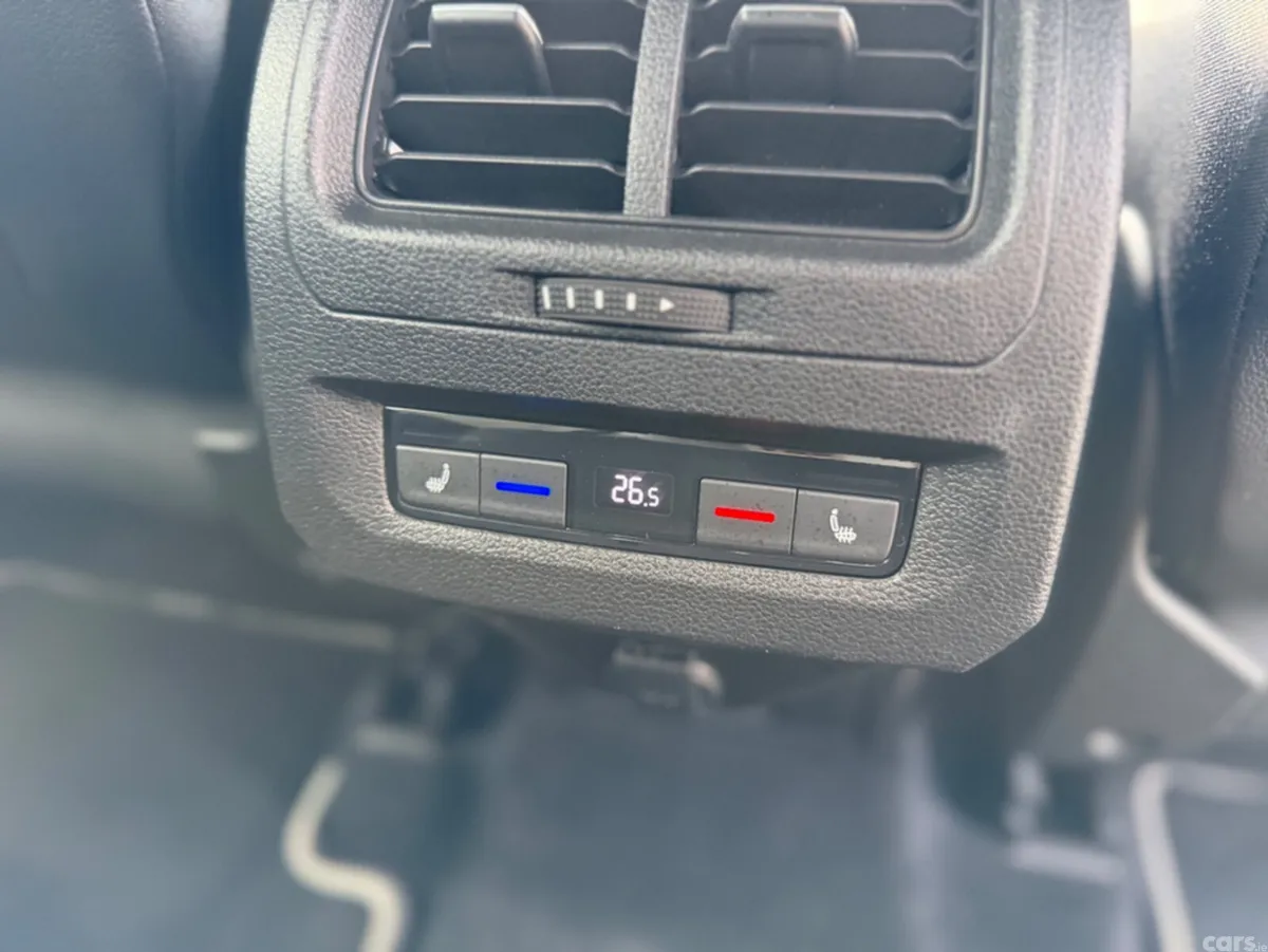 Volkswagen Touran MPV, Petrol, 2019, White