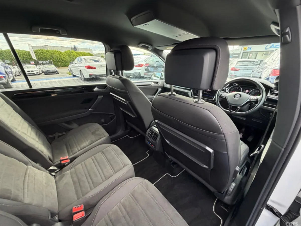 Volkswagen Touran MPV, Petrol, 2019, White
