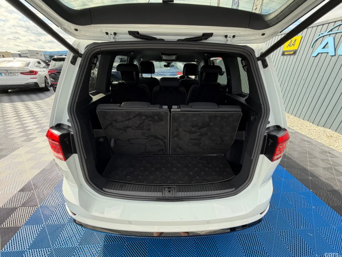 Volkswagen Touran MPV, Petrol, 2019, White