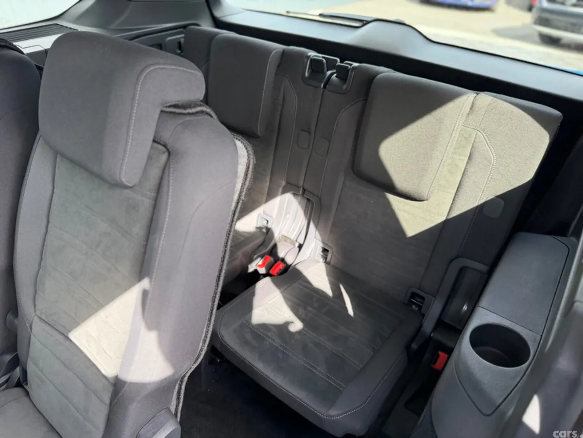 Volkswagen Touran MPV, Petrol, 2019, White
