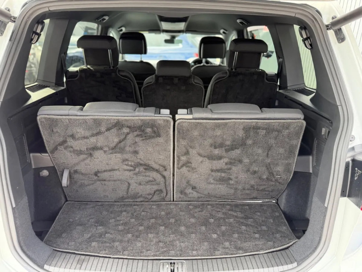 Volkswagen Touran MPV, Petrol, 2019, White