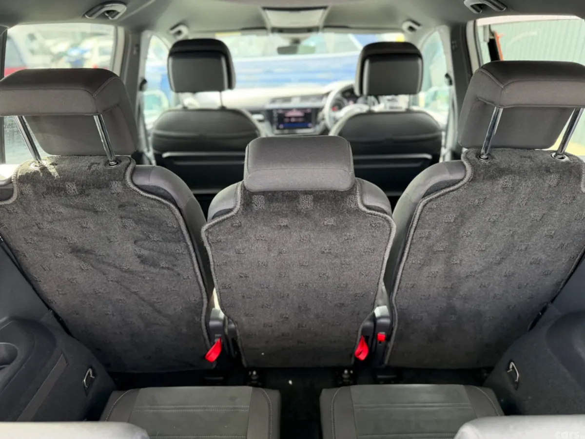 Volkswagen Touran MPV, Petrol, 2019, White
