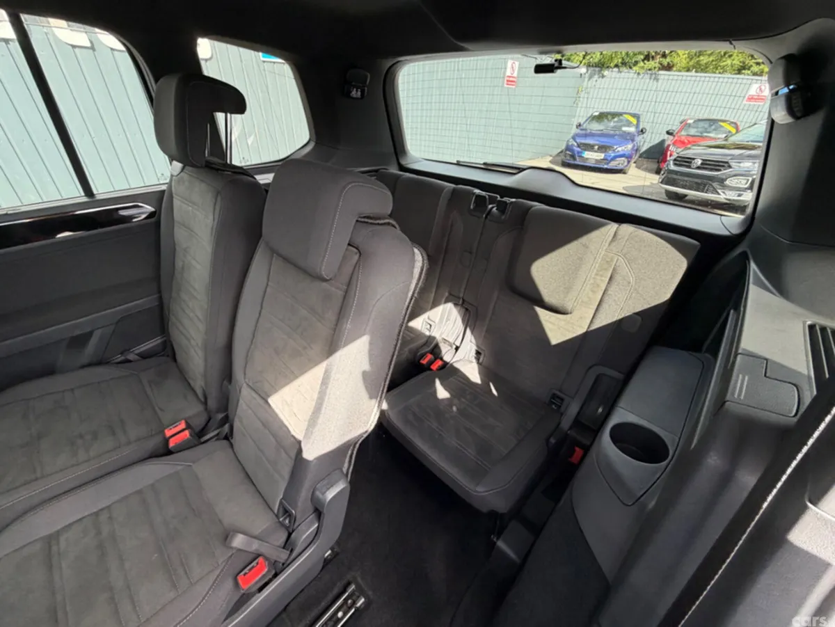 Volkswagen Touran MPV, Petrol, 2019, White