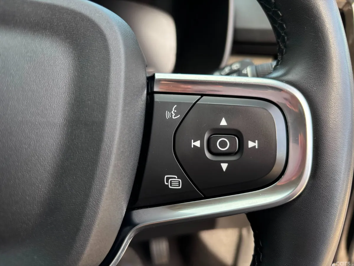 Volvo XC40 SUV, Petrol Hybrid, 2022, Black