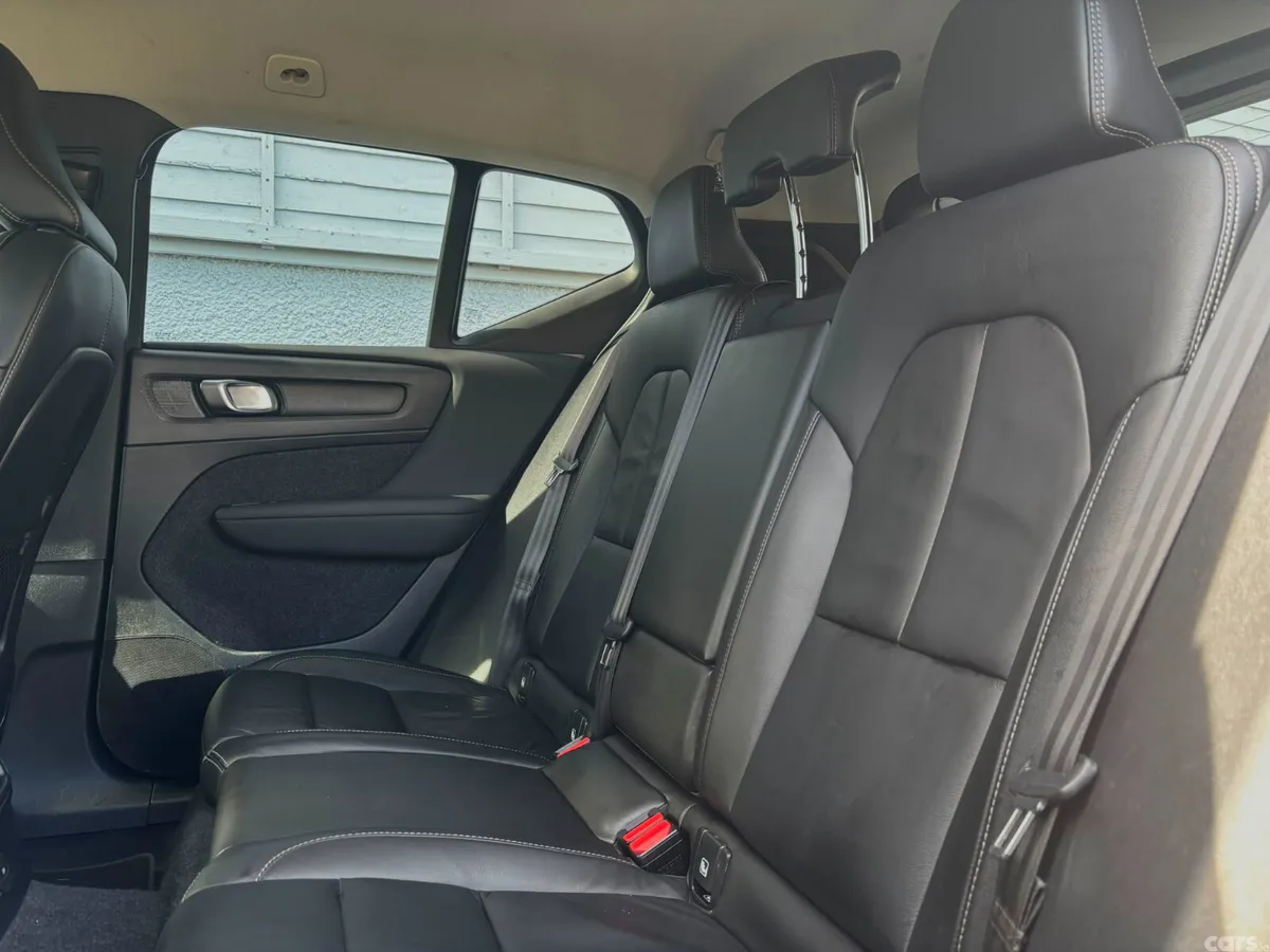Volvo XC40 SUV, Petrol Hybrid, 2022, Black