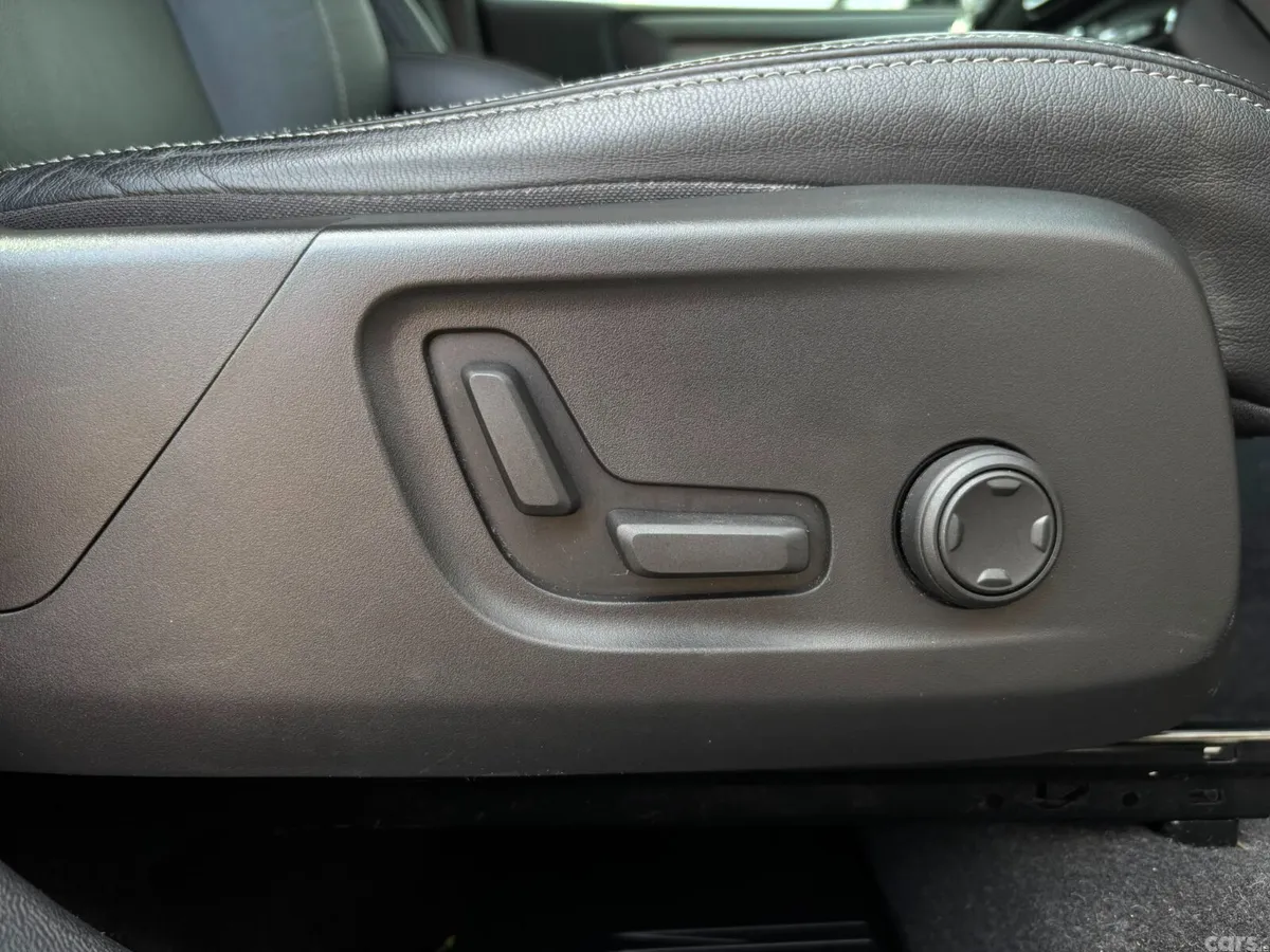 Volvo XC40 SUV, Petrol Hybrid, 2022, Black
