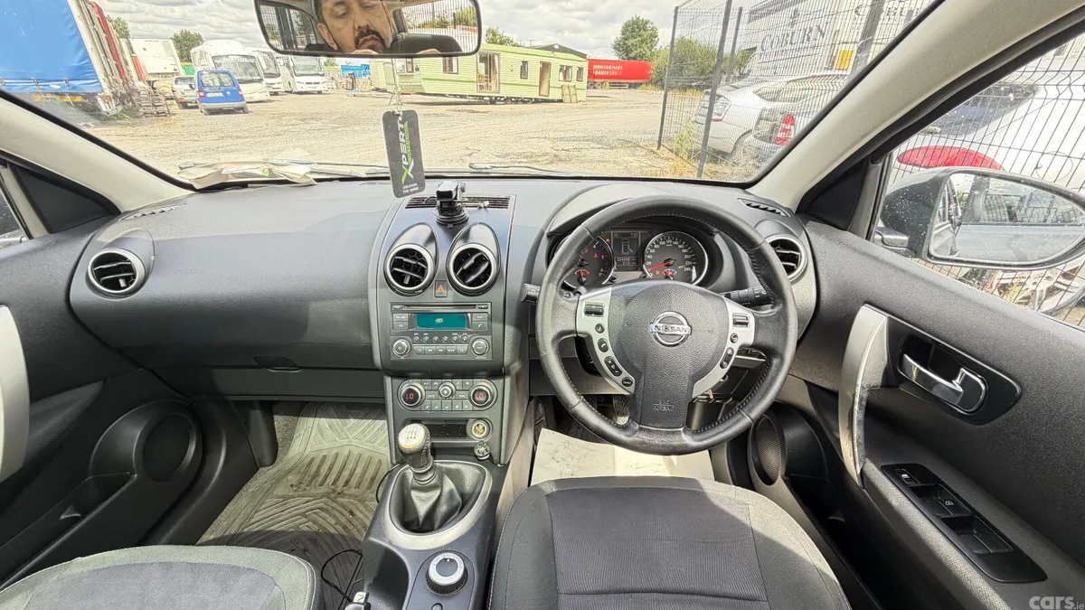 Nissan Qashqai Hatchback, Diesel, 2014, Grey