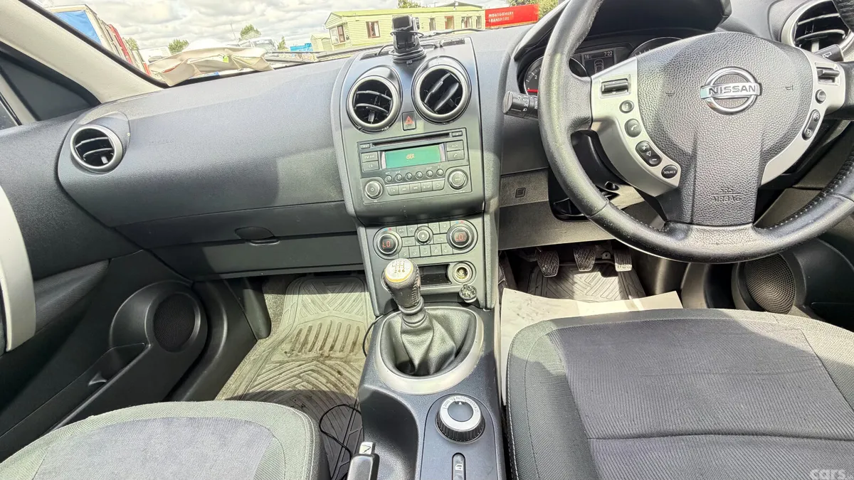 Nissan Qashqai Hatchback, Diesel, 2014, Grey